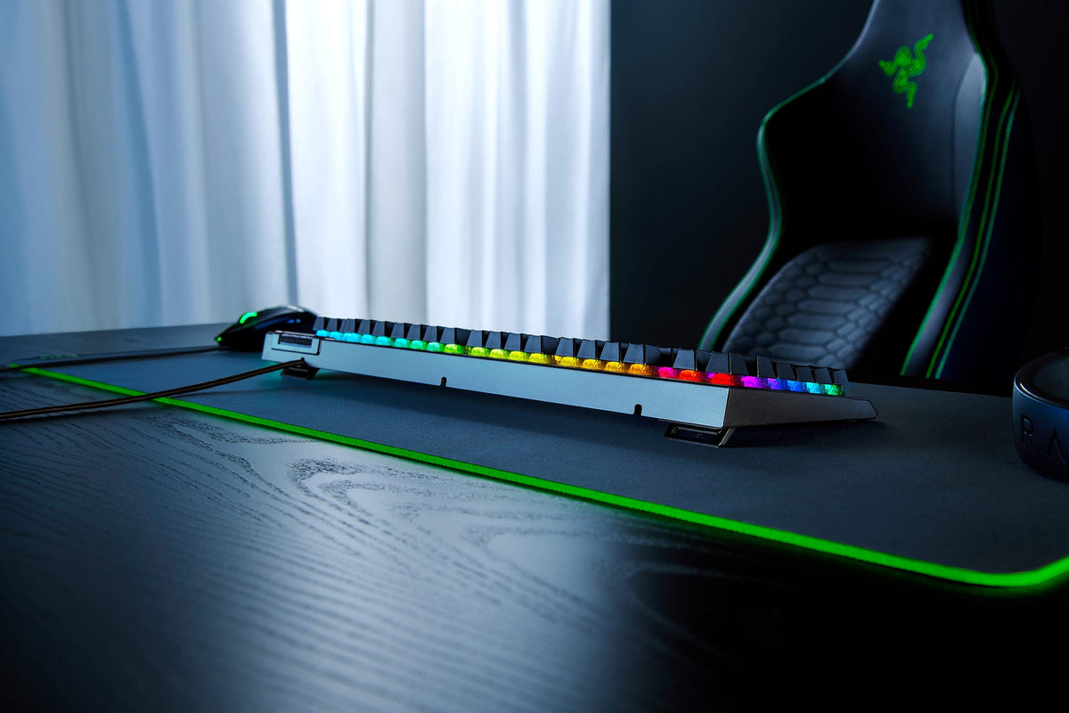 Razer - BlackWidow V4 X Full Size Wired Mechanical Green Clicky Switch Gaming Keyboard with Chroma RGB Backlighting - Black