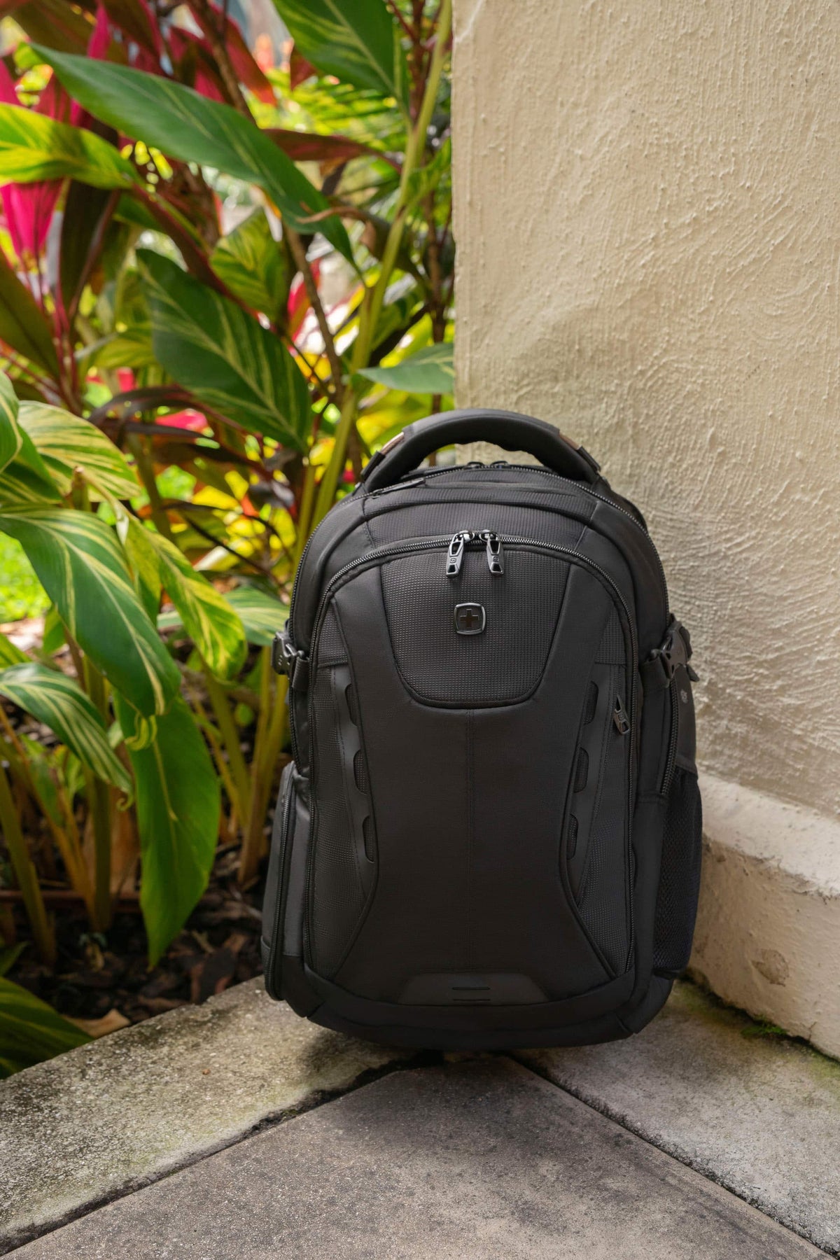 SwissGear - Commander USB ScanSmart Laptop Backpack - Black