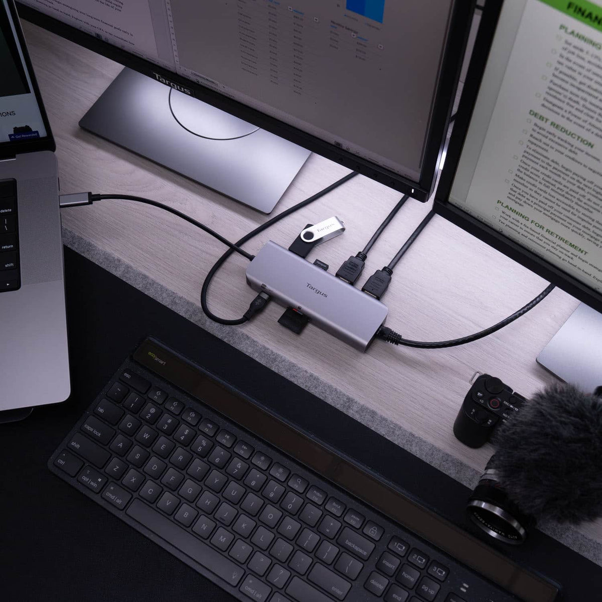 Targus - USB-C Alt. Mode Dual HDMI 4K Mobile Dock with 140W EPR Pass-Thru & SD Reader - Silver