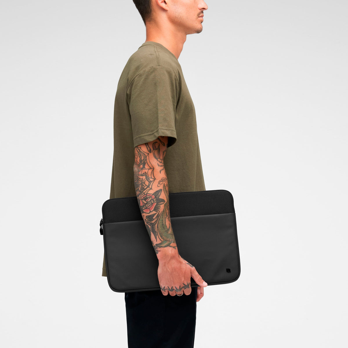 Incase - A.R.C. Sleeve for 16" Laptop - Black