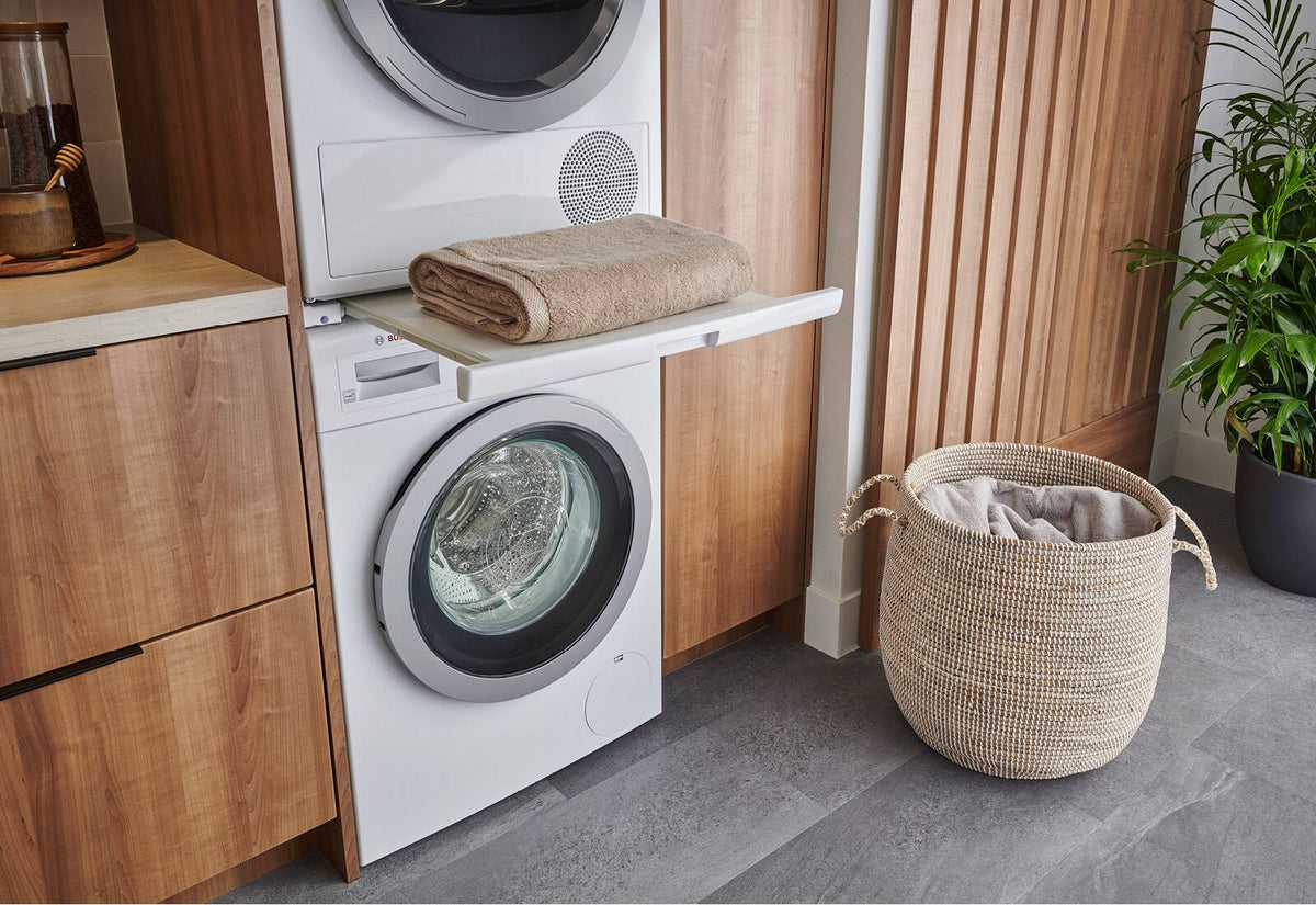 Bosch - 500 Series 4 Cu. Ft. Stackable Smart Electric Dryer with Self-Cleaning Condenser - White