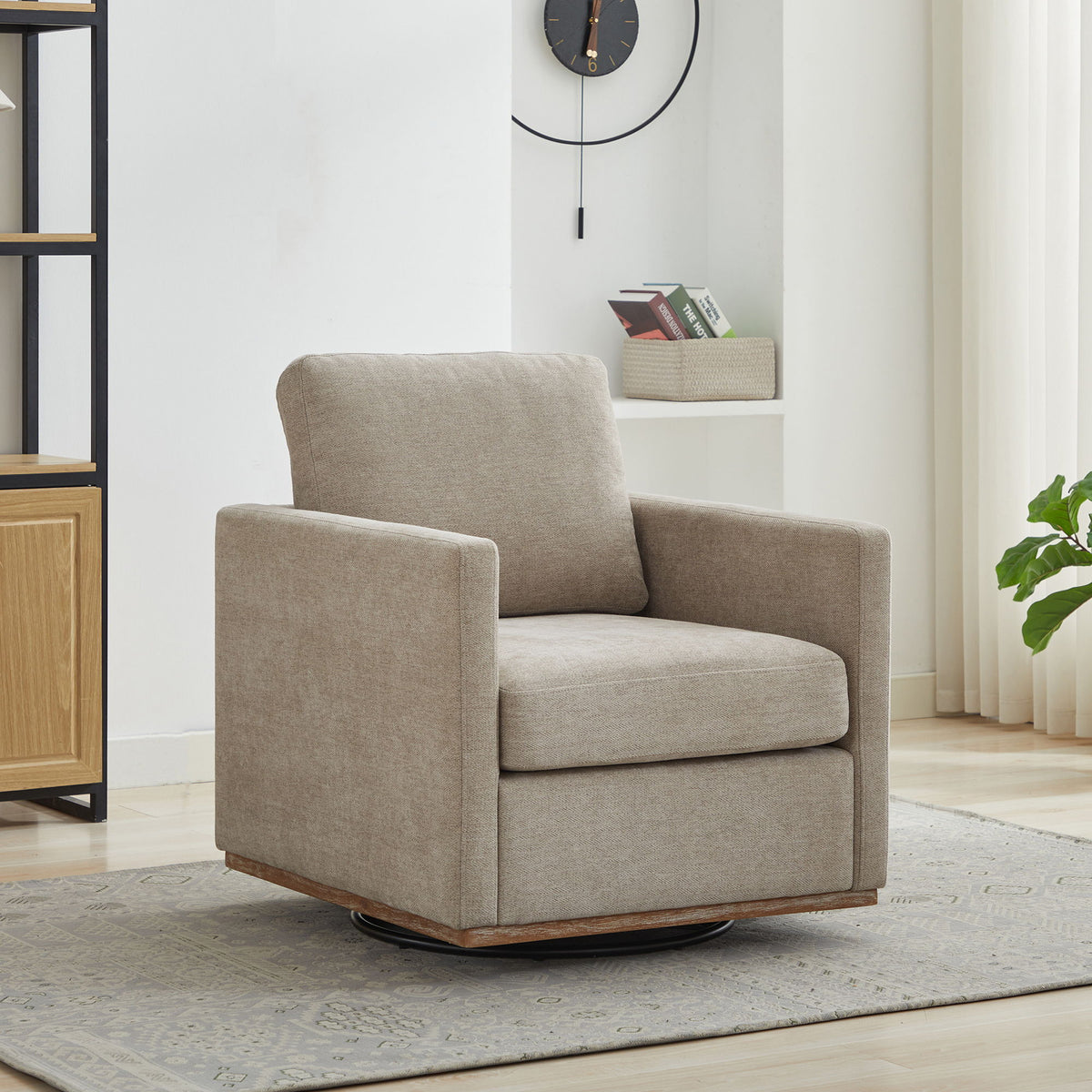 Sillón decorativo giratorio tapizado de forma cuadrada