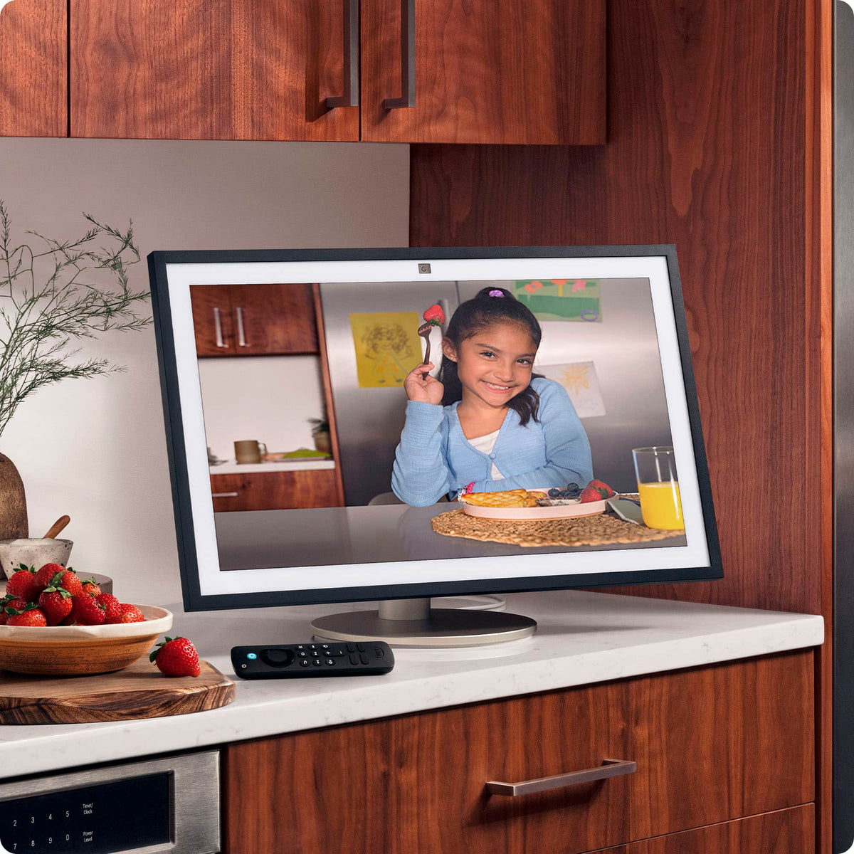 Amazon - Echo Show 21 Full HD 21" smart display for home organization, with built-in Fire TV and Alexa - Black