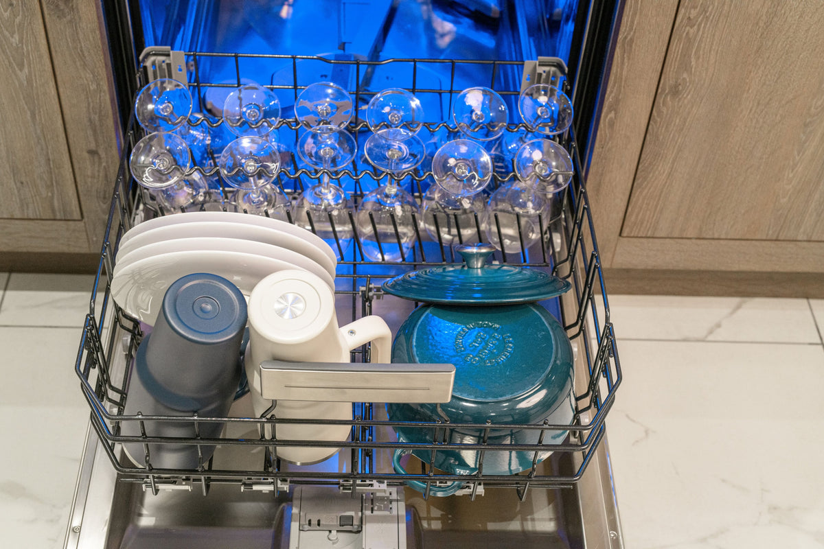 Thermador - Star Sapphire 24" Top Control Smart Built-In Stainless Steel Tub Dishwasher with 3rd Rack and Interior Light, 42 dBA - Custom Panel Ready