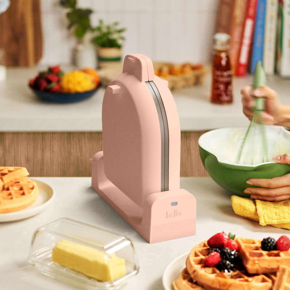 Bella - Fits-anywhere Kitchenware: Flip & Store Belgian Waffle Maker - Blossom