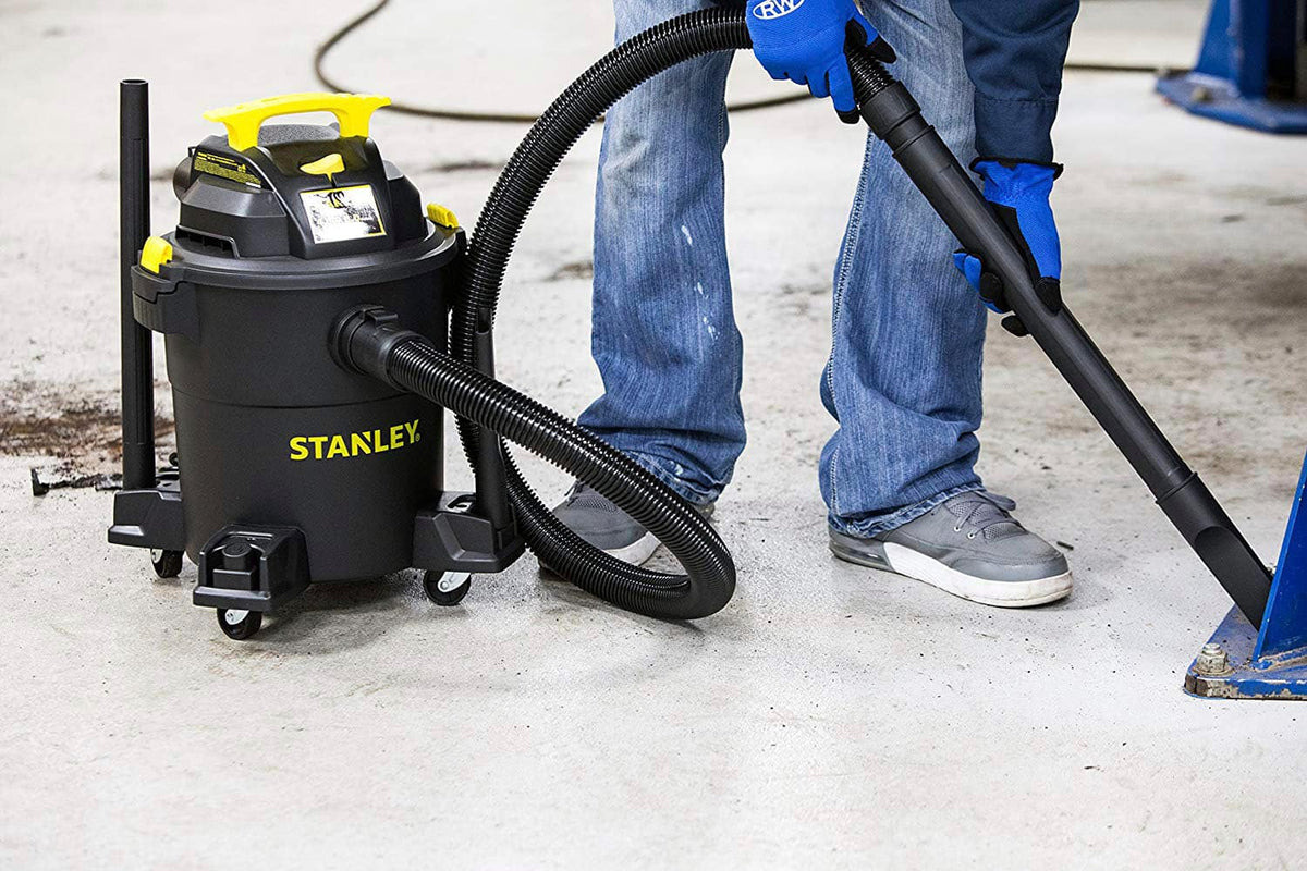 Stanley - 6 Gallon wet/dry vacuum - Black