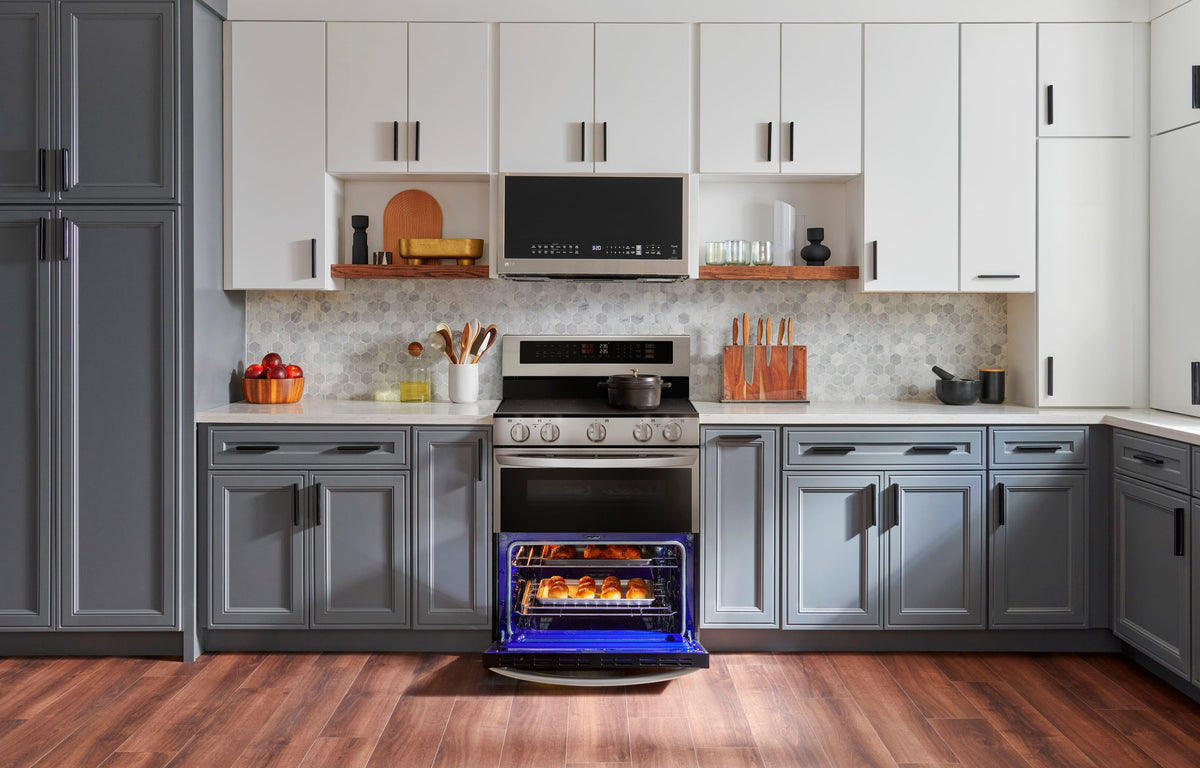 LG - 30-in 7.3 Cu. Ft. Freestanding Double Oven Elec True Convection Smart Range w/ 5 Elements, Air Fry and UltraHeat 3.2 kW - Stainless Steel