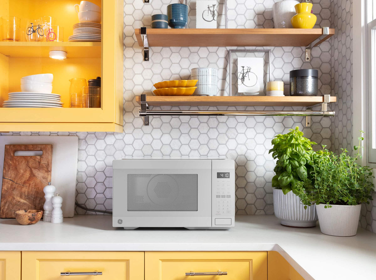 GE - 1.0 Cu. Ft. Countertop Convection Microwave with Sensor Cooking and Air Fry - White