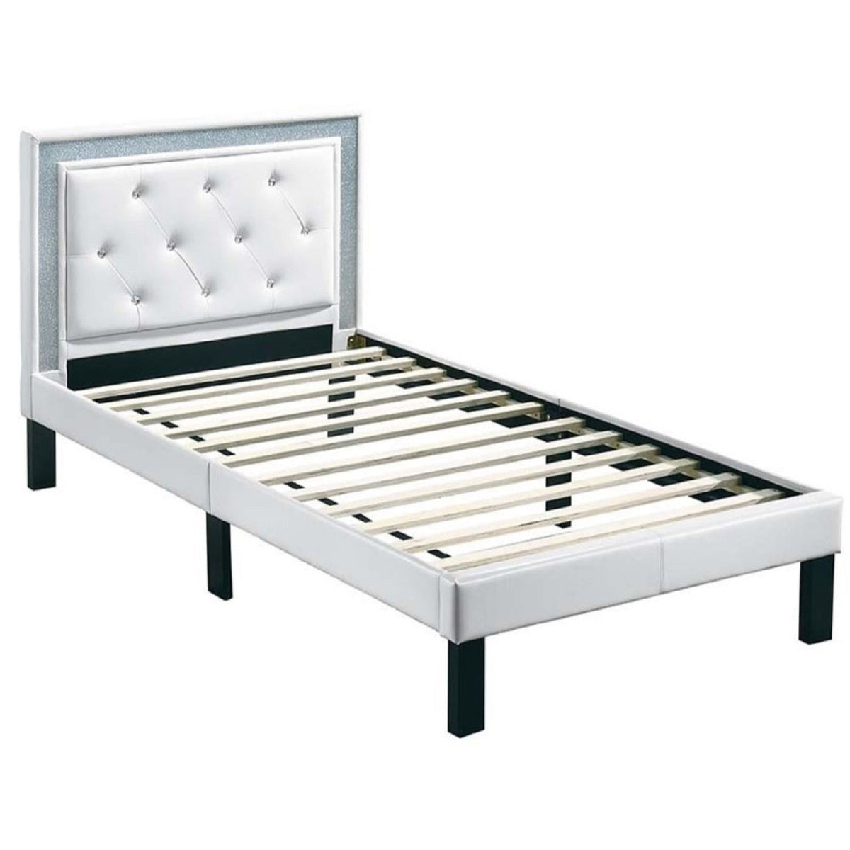 Cama de estilo glamuroso con cabecero acolchado y capitoné de diamantes