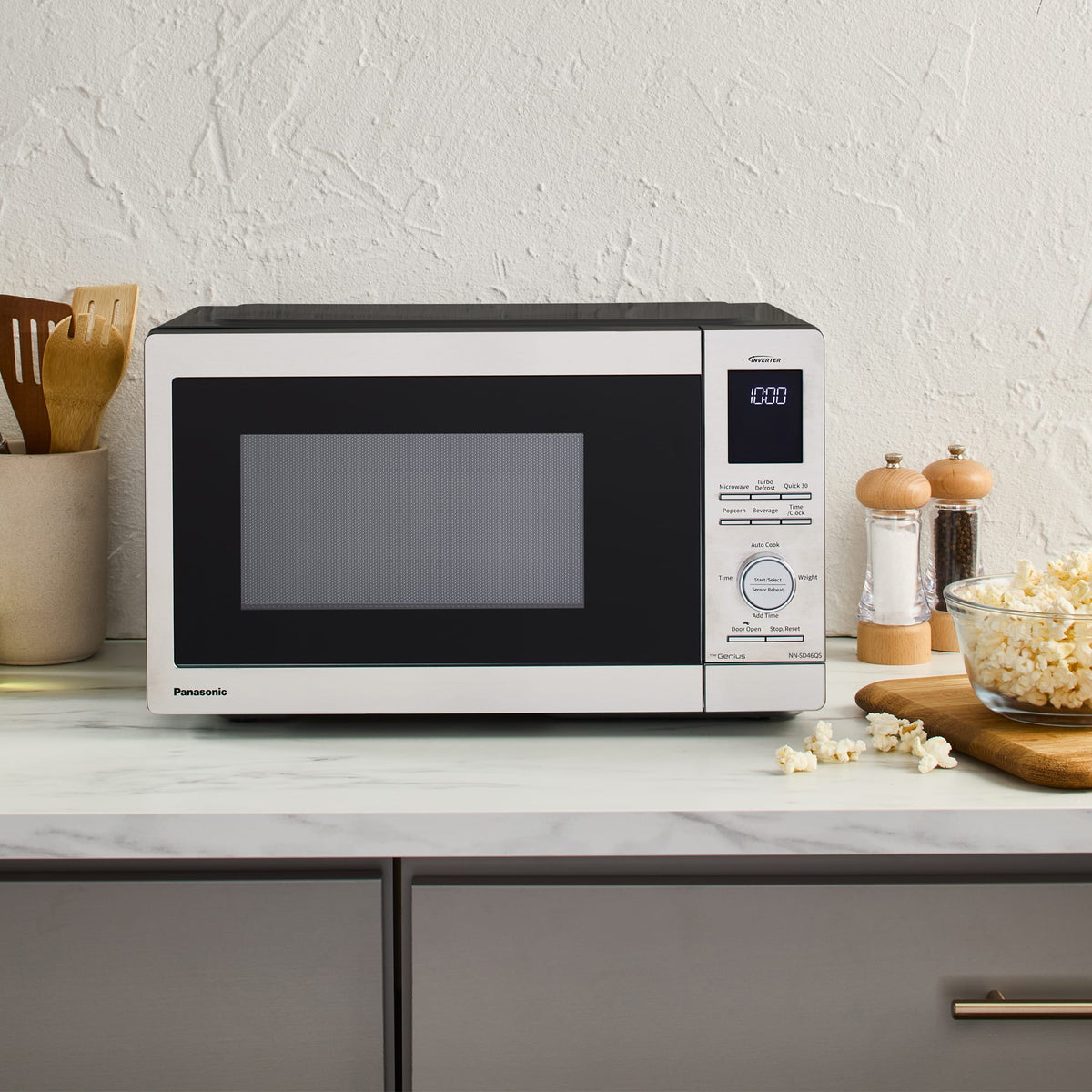 Panasonic - 0.9 Cu. Ft. Countertop Microwave with Inverter Technology and Genius Sensor - Silver