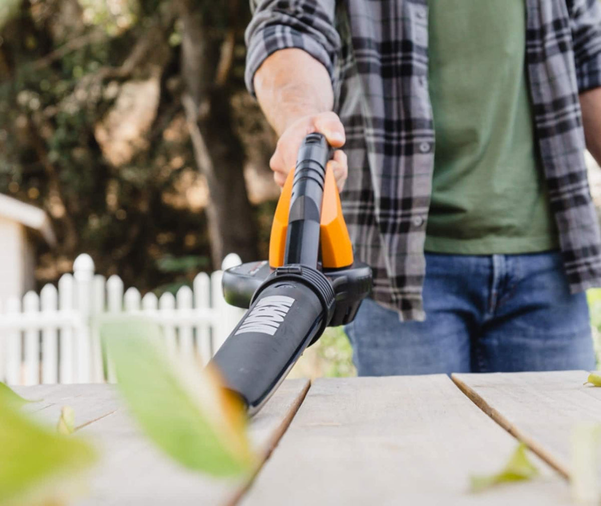 WORX - 20V Cordless String Trimmer and Air Blower Combo Kit (2 x 2.0 Ah Batteries & 1 x Charger) - Black
