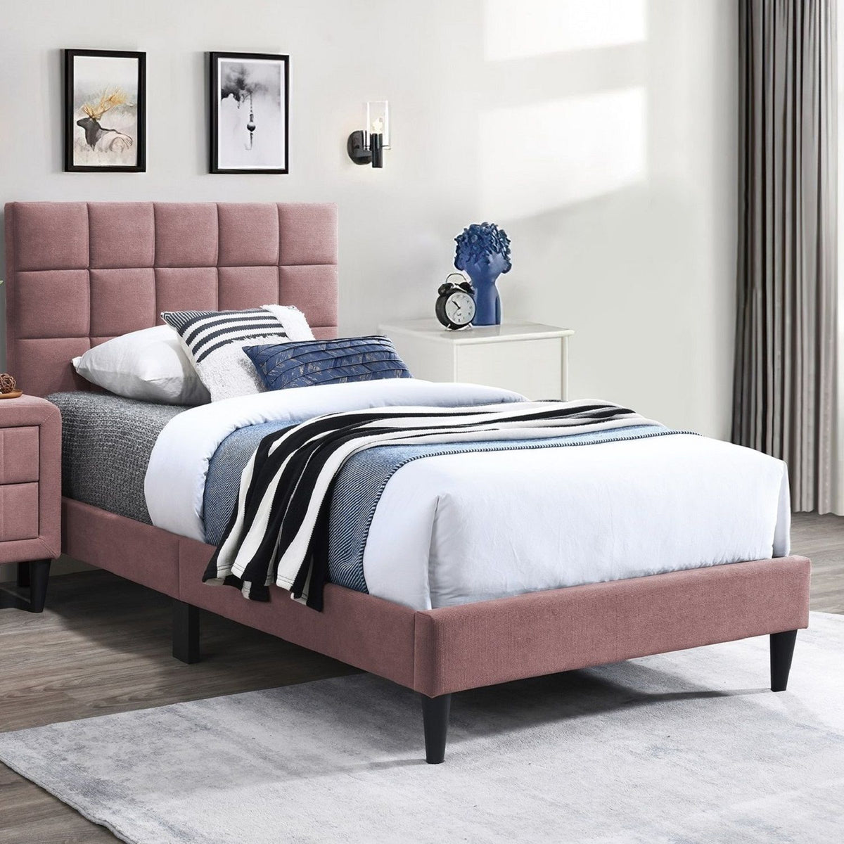 Cama moderna con cabecero ajustable