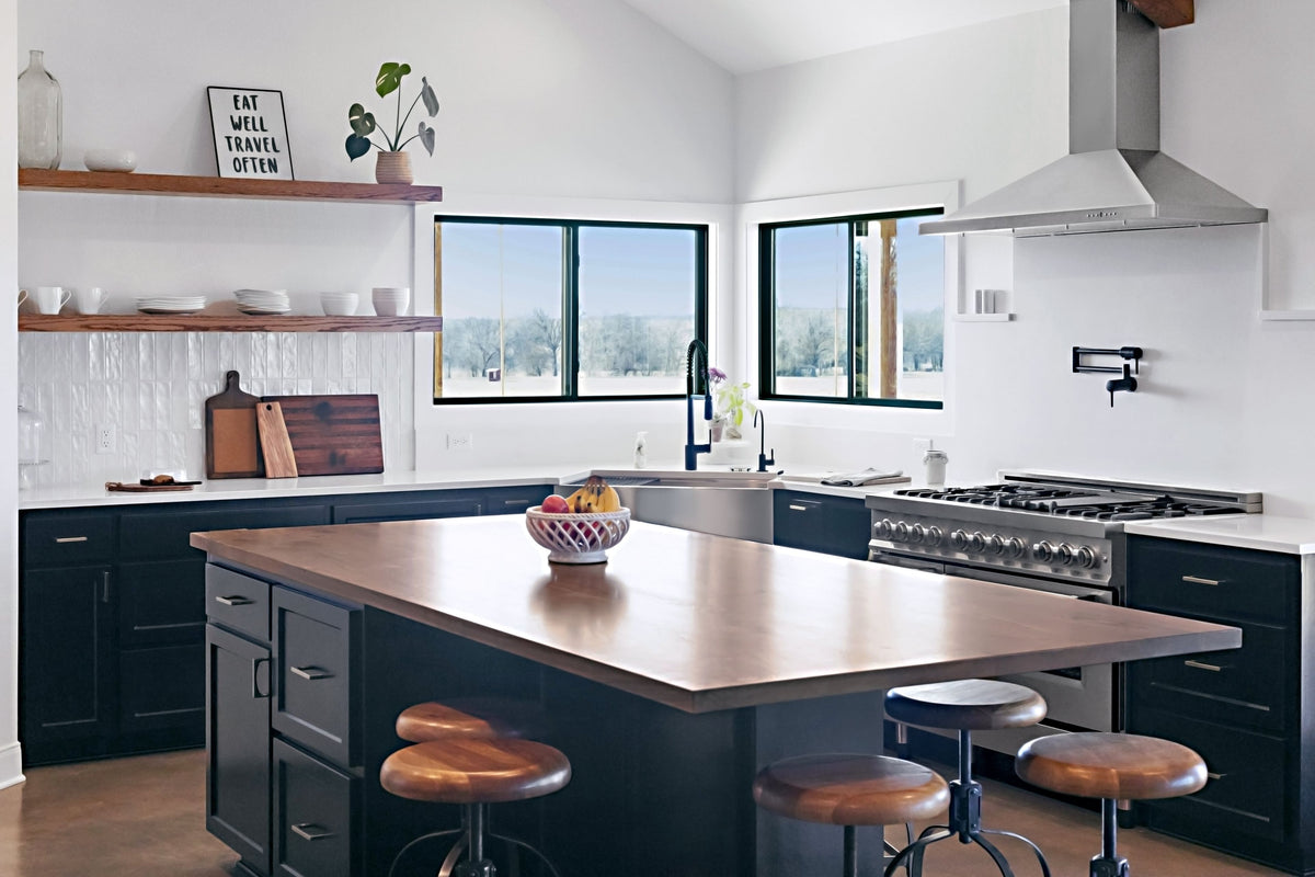 ZLINE - 48 inches - Externally Vented & Convertible - Wall Range Hood - Silver