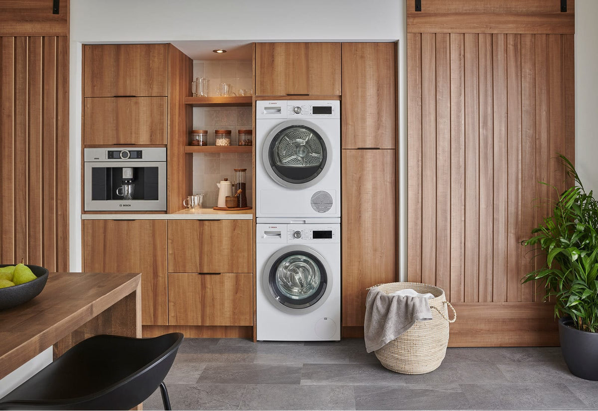 Bosch - 500 Series 4 Cu. Ft. Stackable Smart Electric Dryer with Self-Cleaning Condenser - White