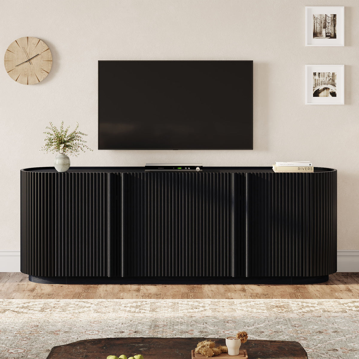 Mueble para TV con puerta de estilo tambor estriado