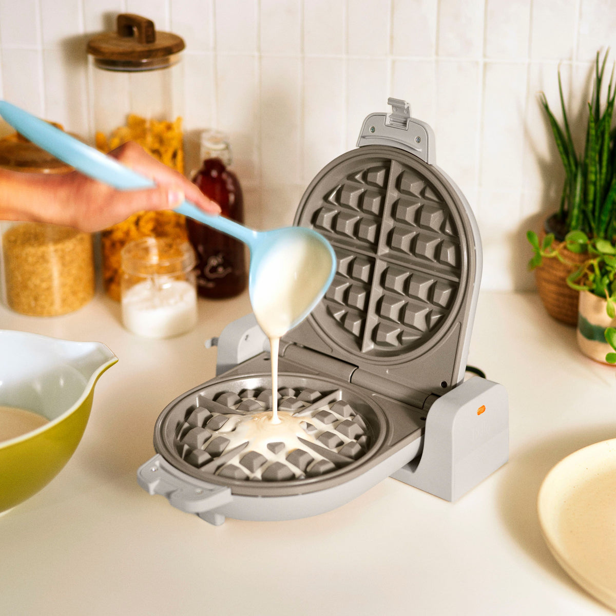 Bella - Fits-anywhere Kitchenware: Flip & Store Belgian Waffle Maker - Oatmilk