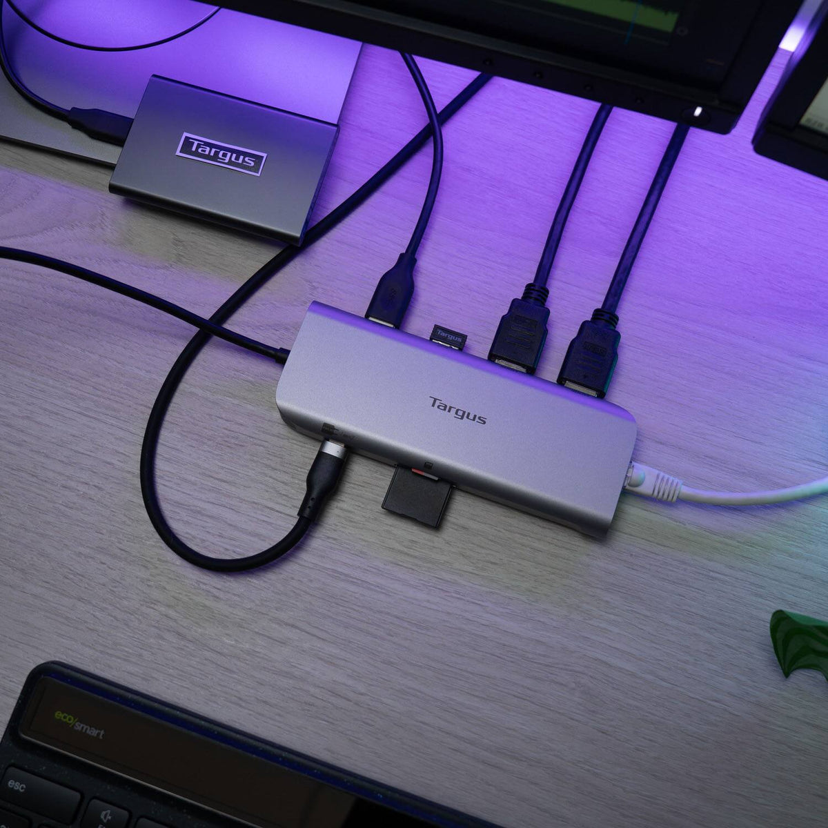 Targus - USB-C Alt. Mode Dual HDMI 4K Mobile Dock with 140W EPR Pass-Thru & SD Reader - Silver