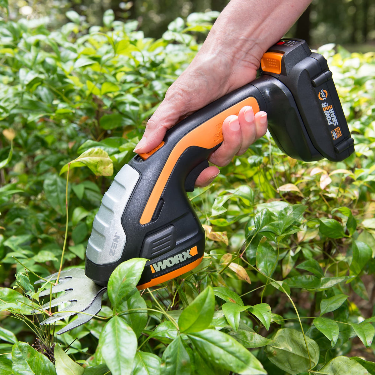 WORX - 20V Power Share Cordless 8" 2-in-1 Hedge Trimmer - Black