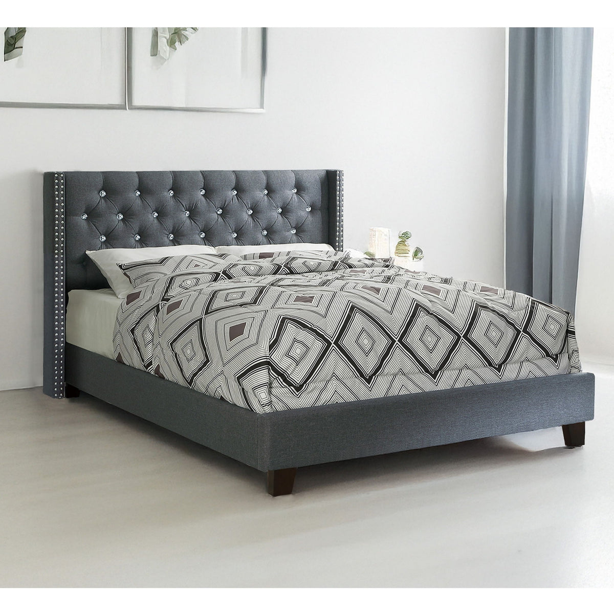 Cama de estilo contemporáneo con cabecero capitoné de diamantes