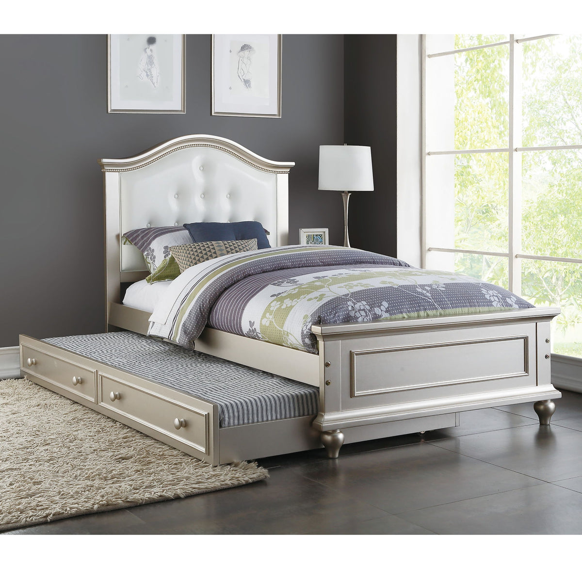 Cama de estilo contemporáneo con nido