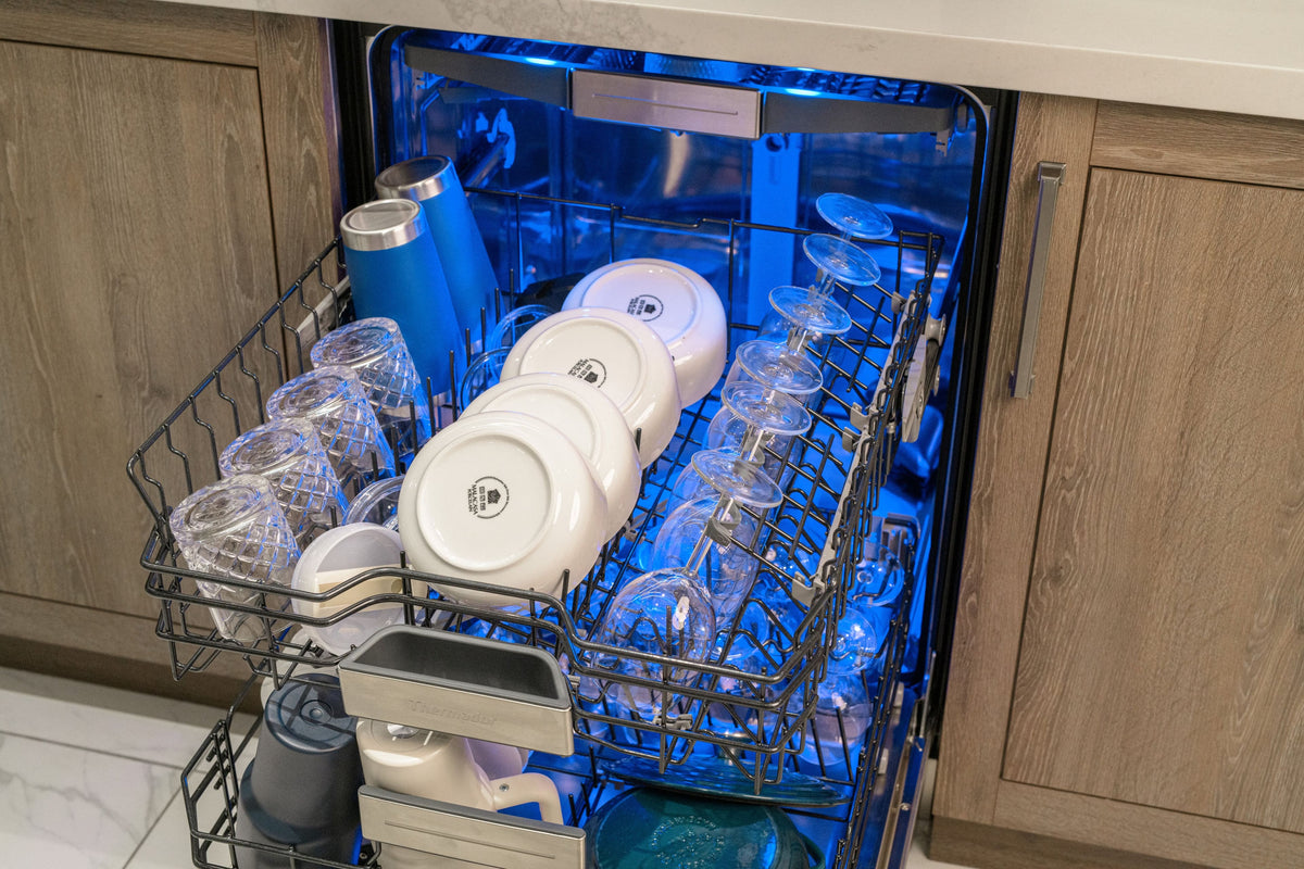 Thermador - Sapphire 24" Top Control Smart Built-In Stainless Steel Tub Dishwasher with 3rd Rack and Interior Light, 44 dBA - Custom Panel Ready