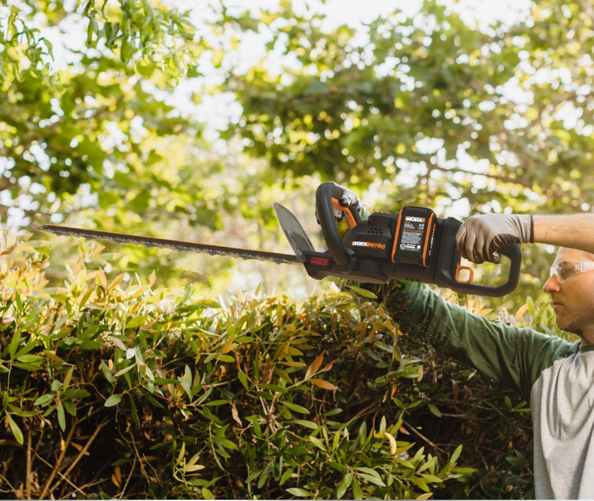 WORX - 40V 24" Cordless Hedge Trimmer (2 x 2.0 Ah Batteries & 1 x Charger) - Black