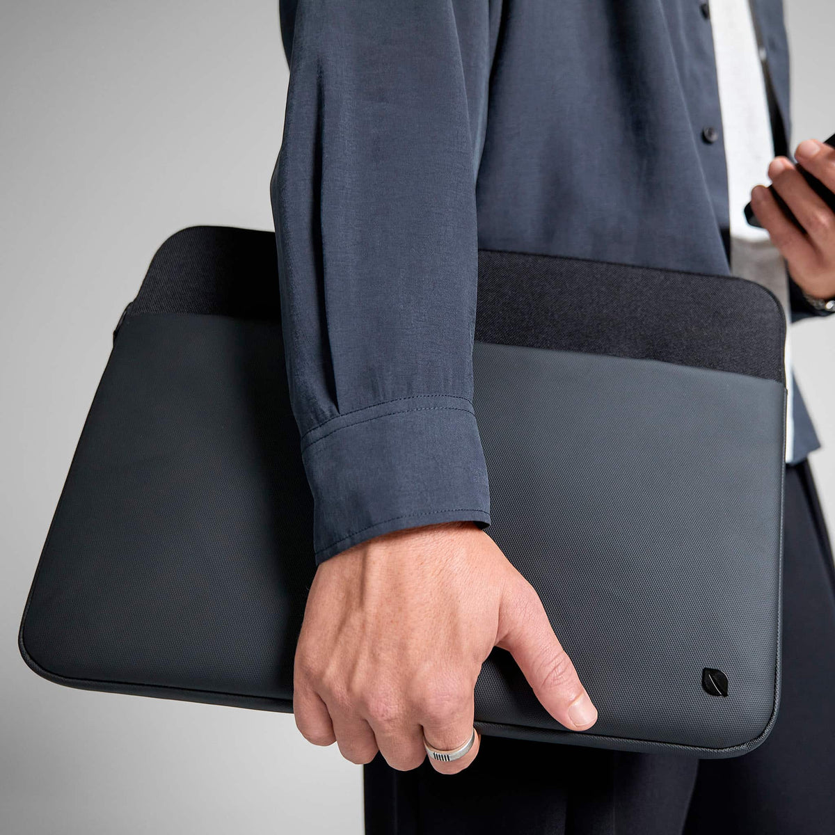 Incase - A.R.C. Sleeve for 16" Laptop - Black