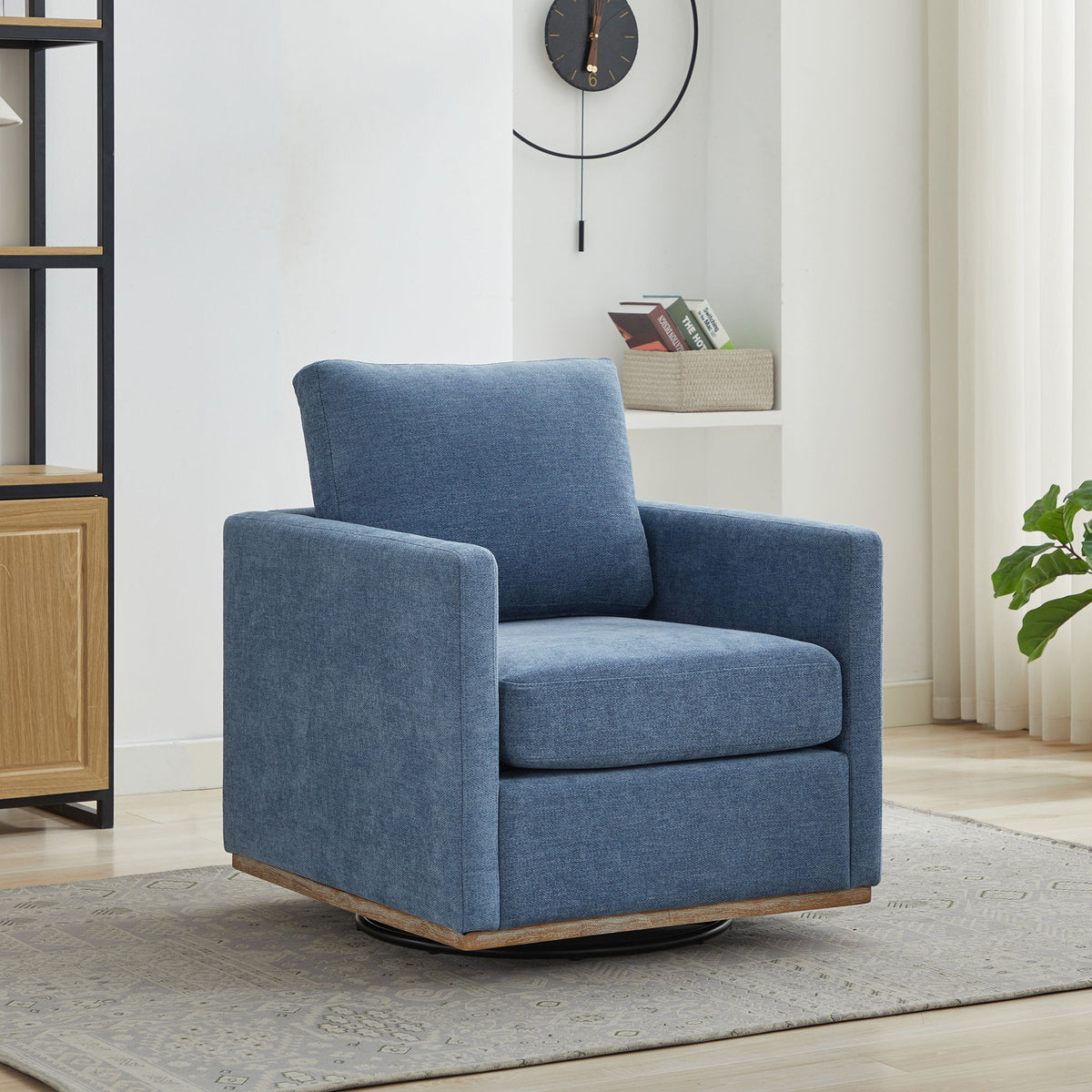 Sillón decorativo giratorio tapizado de forma cuadrada