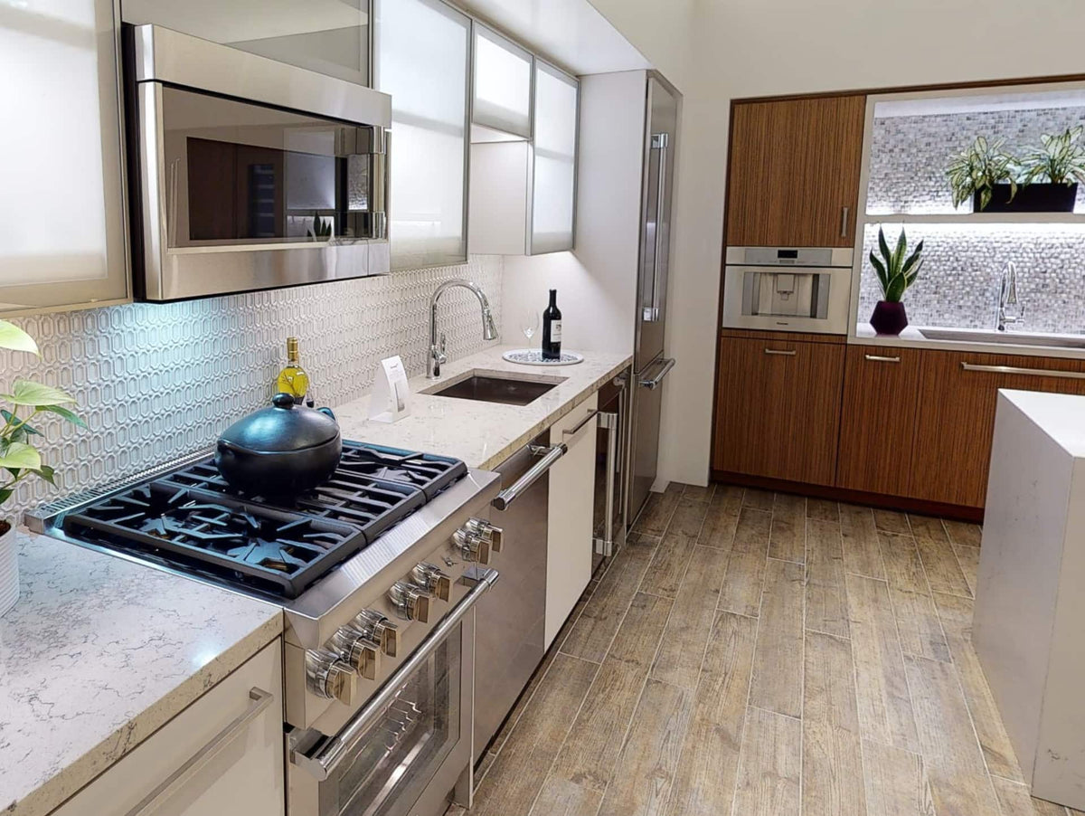 Thermador - Professional Series 2.1 Cu. Ft. Over-the-Range Microwave with Sensor Cooking - Stainless Steel