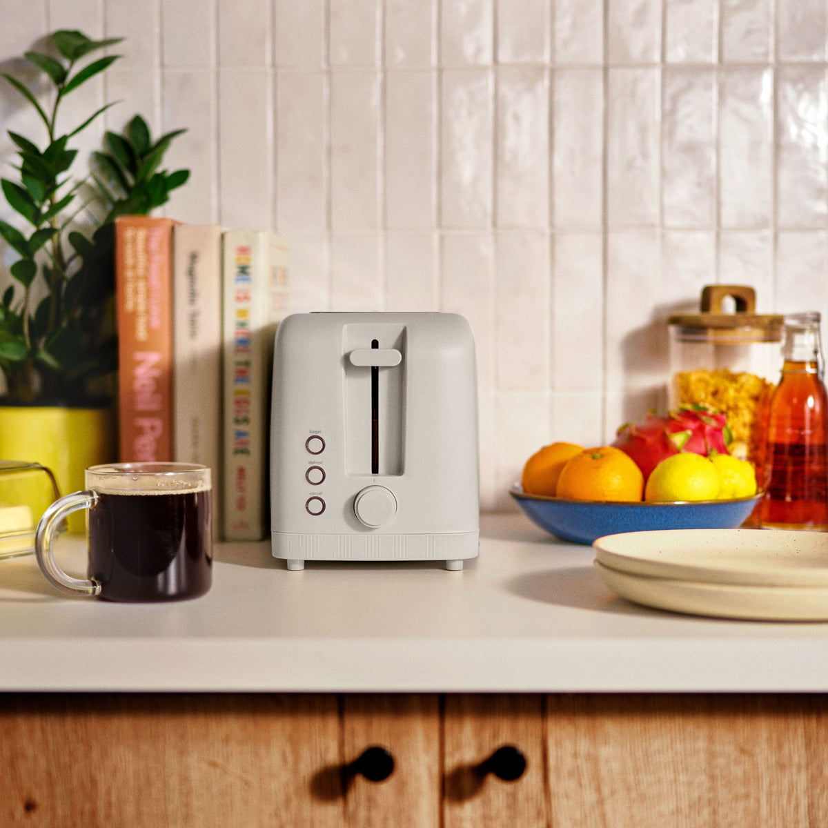 Bella - Fits-anywhere Kitchenware: 4-Slice Slim Toaster with Long Wide Slots - Oatmilk