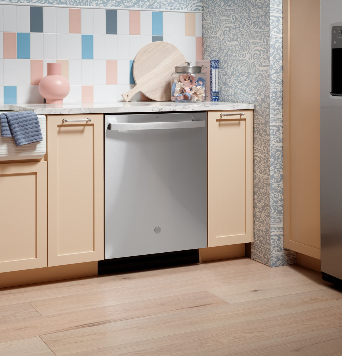 GE - ENERGY STAR 24" Top Control Built-In Stainless Steel Tub Dishwasher with Sanitize Cycle and Dry Boost, 48 dBA - Stainless Steel