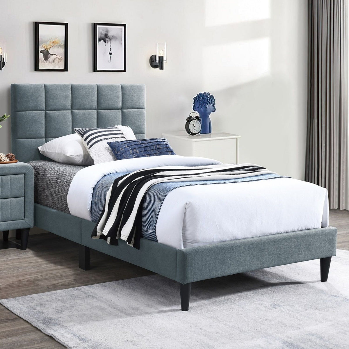 Cama moderna con cabecero ajustable