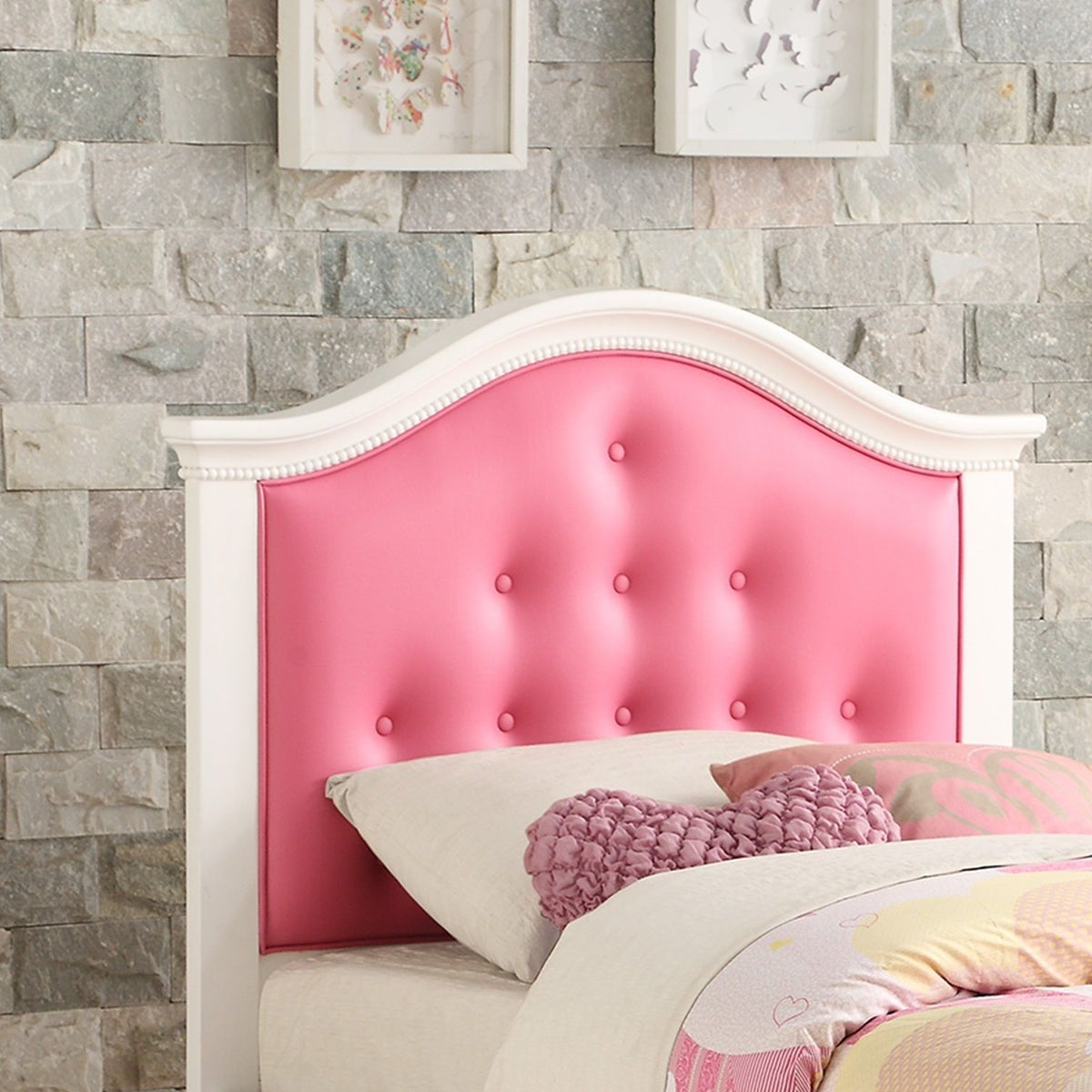 Cama de estilo contemporáneo con nido