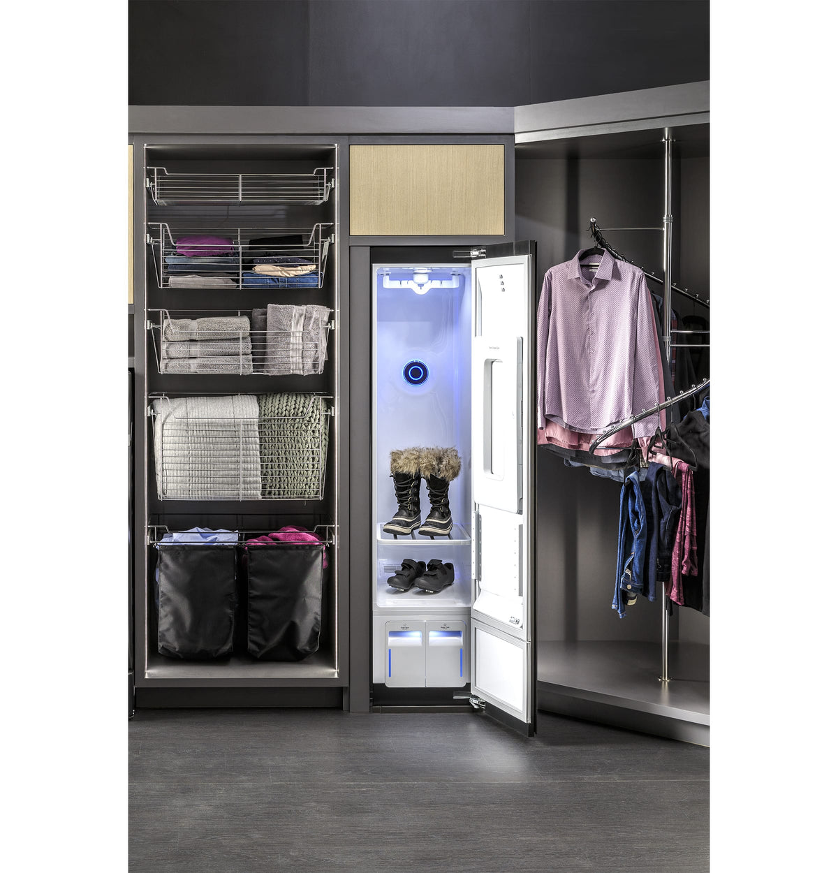 GE Profile - Steam Closet with Fabric Refresh - Mirrored Carbon