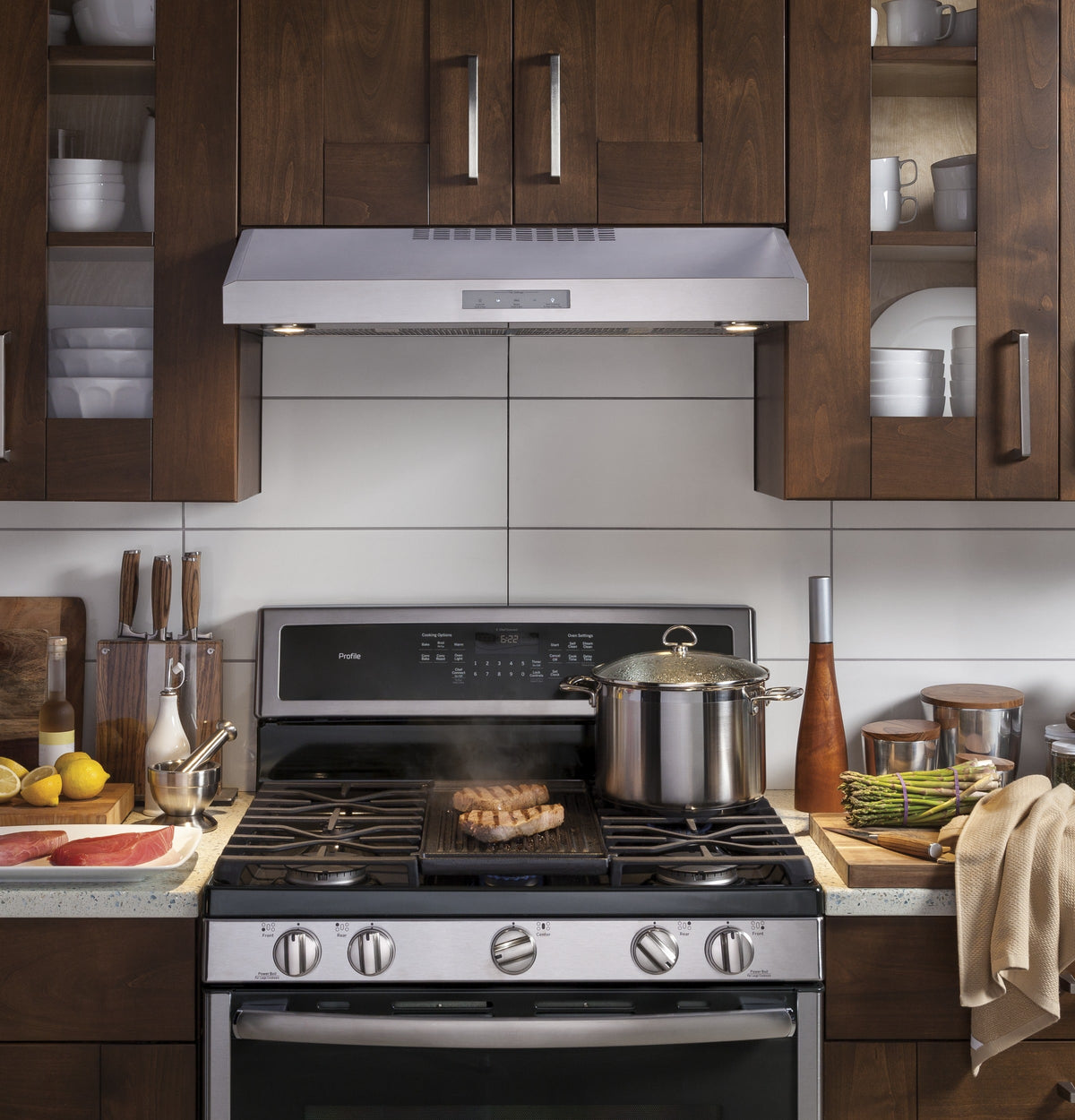 GE Profile - 30 inches - Convertible - Under cabinet Range Hood - Stainless Steel