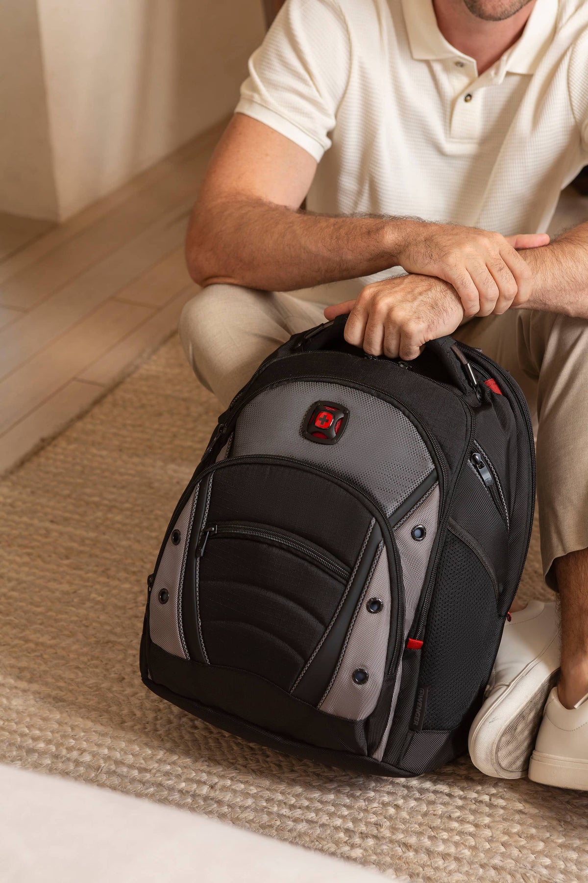 SwissGear - Synergy Backpack for 16" Laptop - Black/Gray