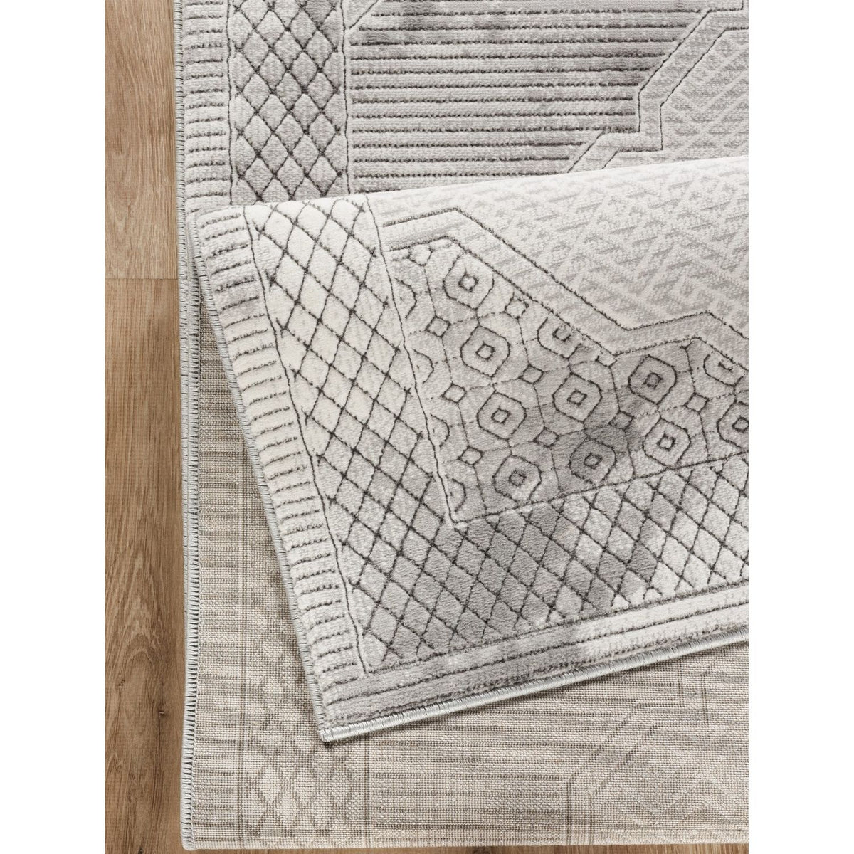 Geometrix - 5'3" X 7'3" Medallion Area Rug With Geometric 3D Effect - Ivory / Gray