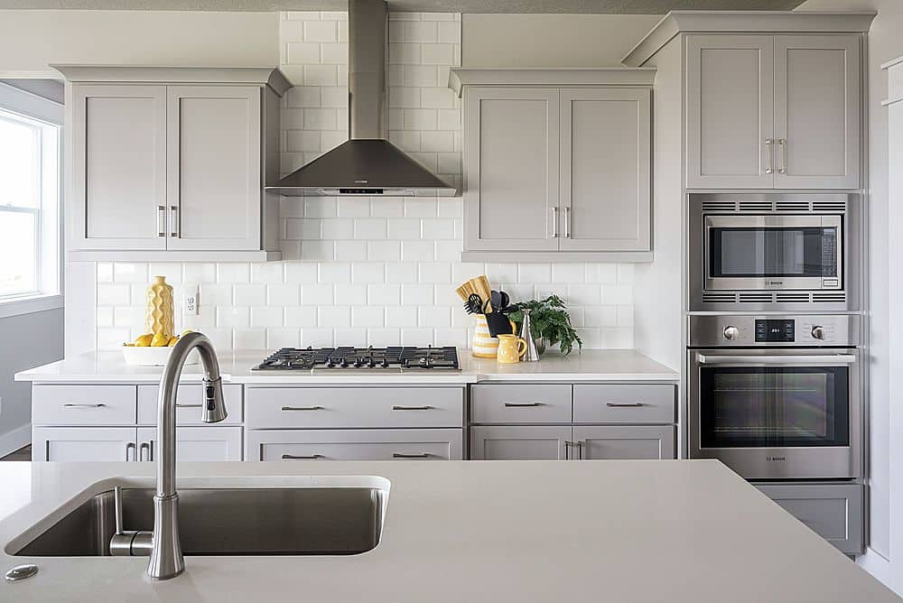 Bosch - 500 Series 30" 4.6 Cu. Ft. Built-In Single Electric Wall Oven with True Convection - Stainless Steel