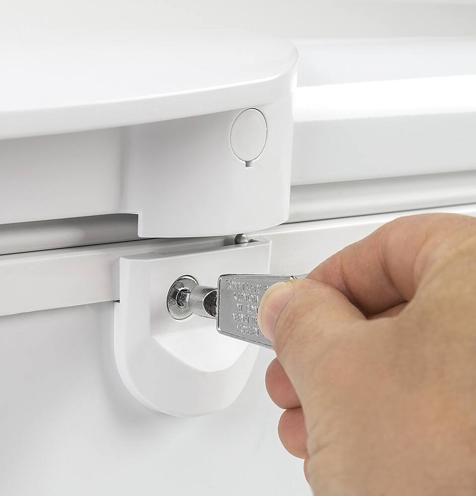 GE - 21.7 Cu. Ft. Chest Freezer - White