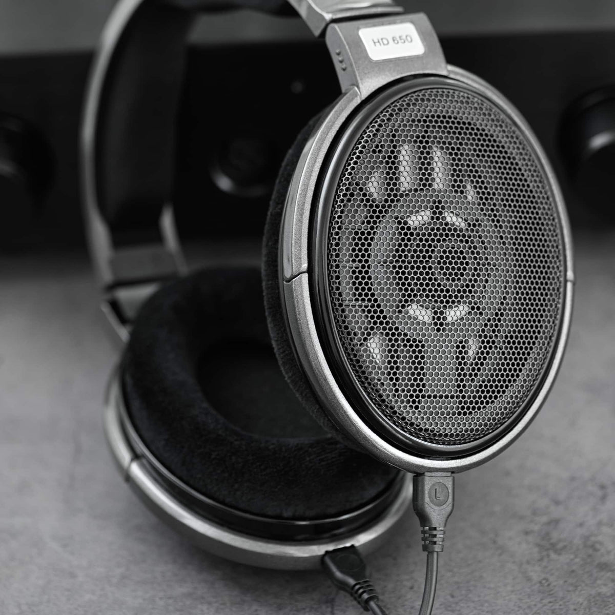 Sennheiser - HD 650 - Hi-Res Audiophile Open Back Headphone - Quality Transducer and Diaphragm - Gray