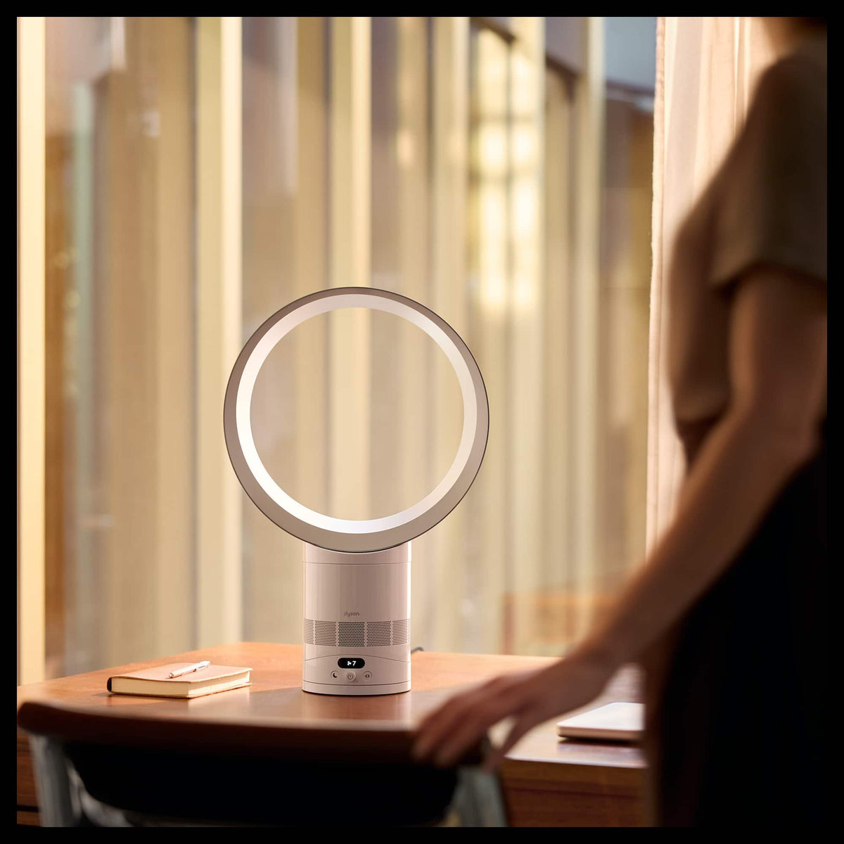 Dyson - Cool CF1 Adjustable Bladeless Desk Fan w/ Air Multiplier Technology - White/Silver