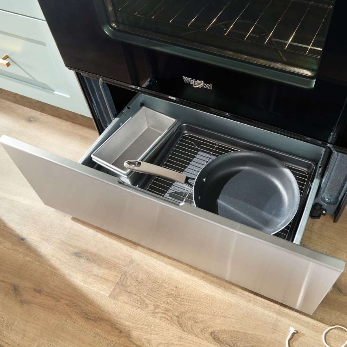 Whirlpool - 30 in. Wide 5 elements 5.3 cu. ft. Freestanding Electric Range with Cooktop Flexibility - Stainless Steel