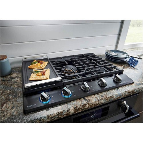 Samsung - 30" Built-In Gas Cooktop with WiFi and Dual Power Brass Burner - Black Stainless Steel