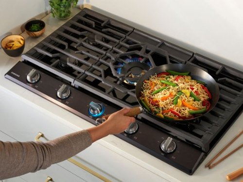 Samsung - 30" Built-In Gas Cooktop with WiFi and Dual Power Brass Burner - Black Stainless Steel
