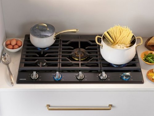 Samsung - 30" Built-In Gas Cooktop with WiFi and Dual Power Brass Burner - Black Stainless Steel