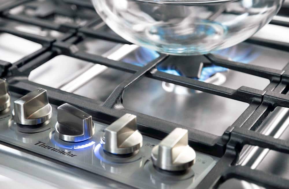 Thermador - Masterpiece 30" Built-In Gas Cooktop with 5 Pedestal Star Burners and ExtraLow Select and LP Conversion - Stainless Steel