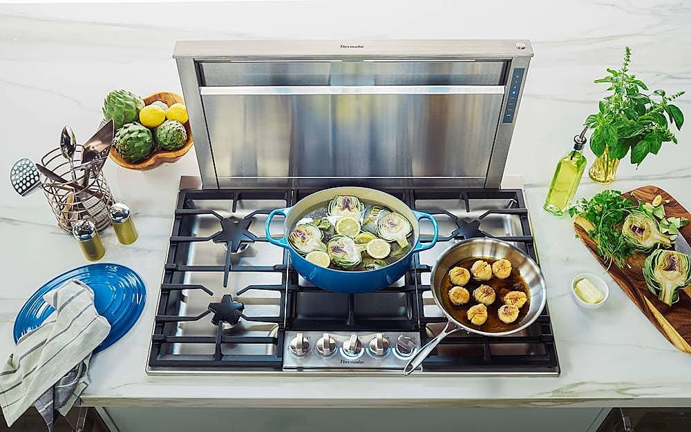 Thermador - Masterpiece 30" Built-In Gas Cooktop with 5 Pedestal Star Burners and ExtraLow Select and LP Conversion - Stainless Steel