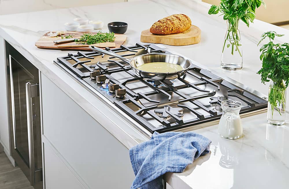 Thermador - Masterpiece 36" Built-In Gas Cooktop with 5 Pedestal Star Burners and ExtraLow Slect and LP Conversion - Stainless Steel