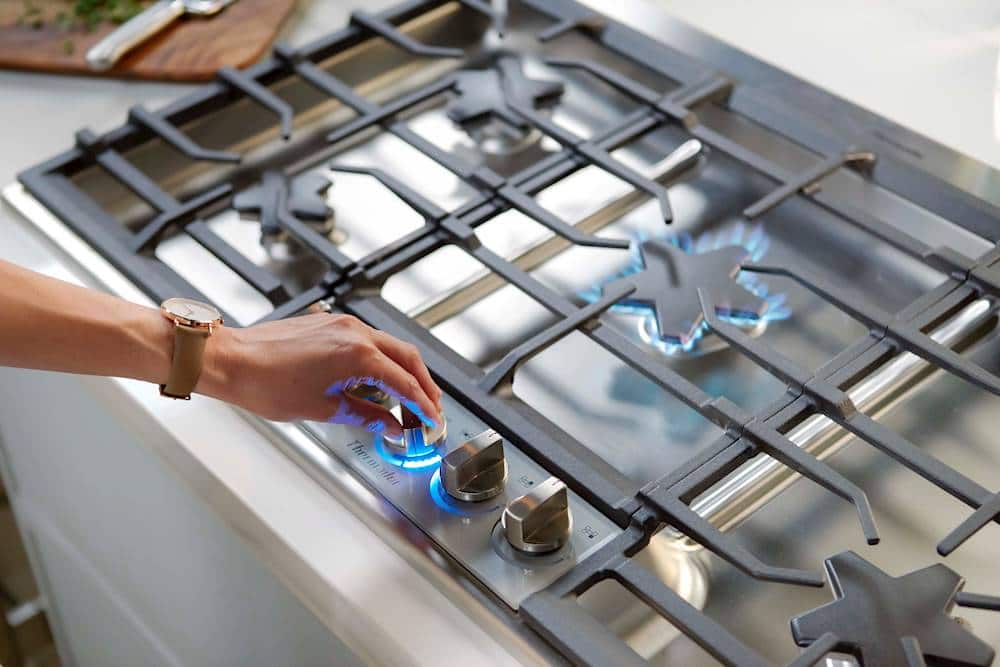 Thermador - Masterpiece 36" Built-In Gas Cooktop with 5 Pedestal Star Burners and ExtraLow Slect and LP Conversion - Stainless Steel