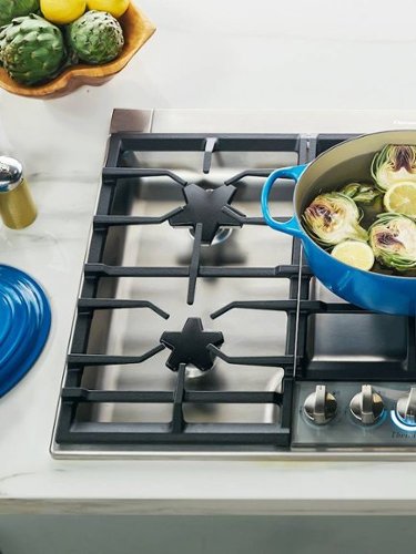 Thermador - Masterpiece 36" Built-In Gas Cooktop with 5 Pedestal Star Burners and ExtraLow Slect and LP Conversion - Stainless Steel